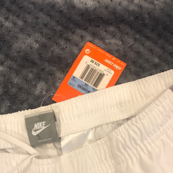 NWT: Nike capri pant, soft touch white/violet SzM - Picture 2 of 7